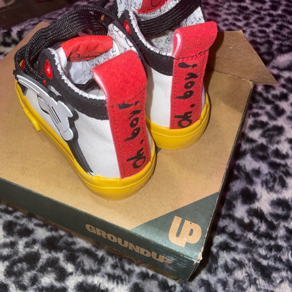 SIZE 5 DISNEY MICKEY SHOES NEVER WORN - Picture 3 of 4